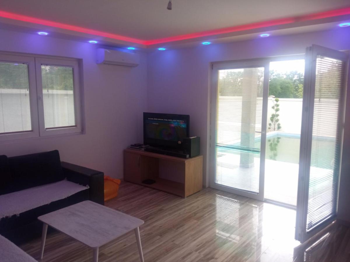 헤르섹 House With Pool - Mitrovic 빌라 외부 사진